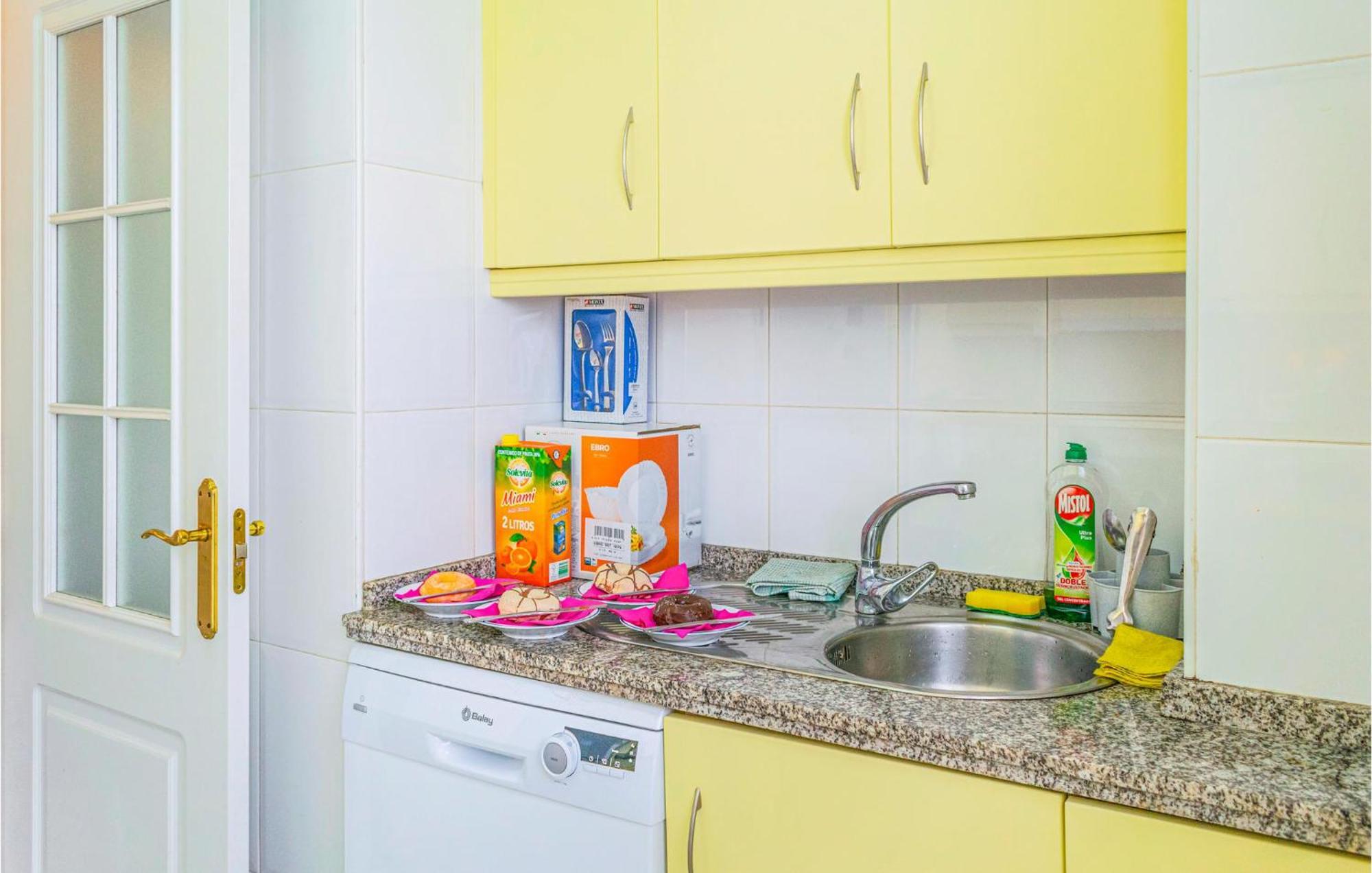 Lovely Apartment In Marbella With Kitchenette Esterno foto