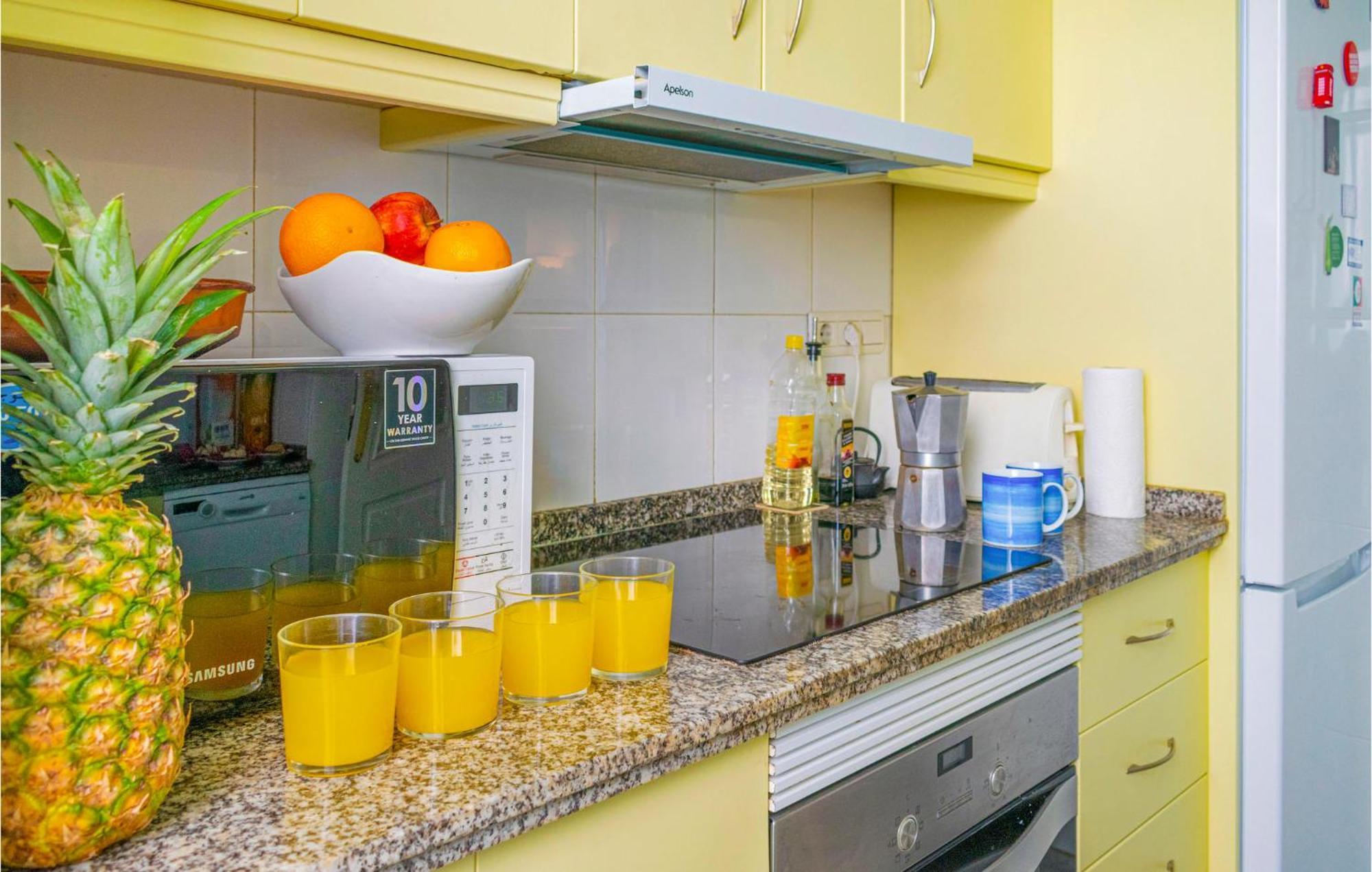 Lovely Apartment In Marbella With Kitchenette Esterno foto